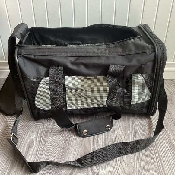 Amazon Basics Medium Soft-Sided Mesh Pet Airline Travel Carrier
Bag , Black - Picture 12 of 14